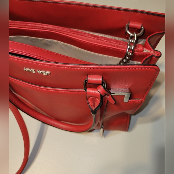 Nine West Bright Red Crossbody Excellent Condition - Picture 3 of 3